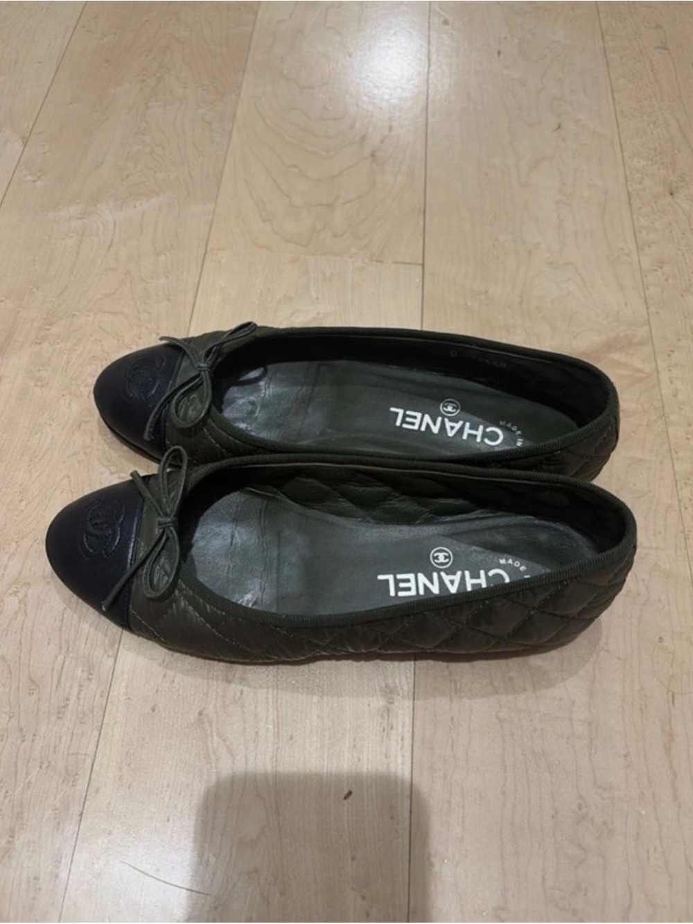 CHANEL Olive Green Leather Ballet Flats with Black Cap Toe - Picture 2 of 8